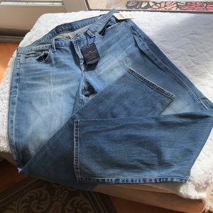 Straight legged lucky jeans size 32 regular